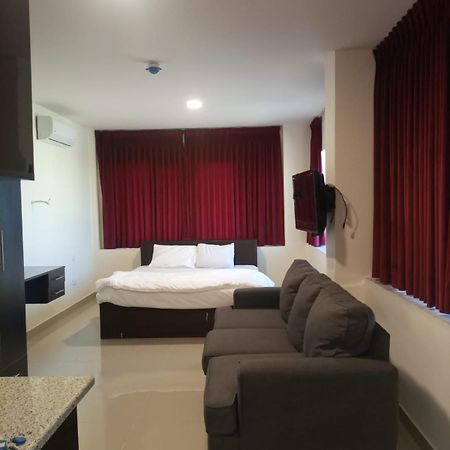 Monument Suites Аман Екстериор снимка