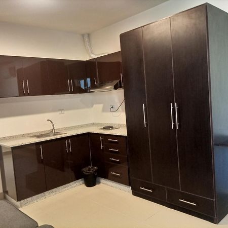 Monument Suites Аман Екстериор снимка