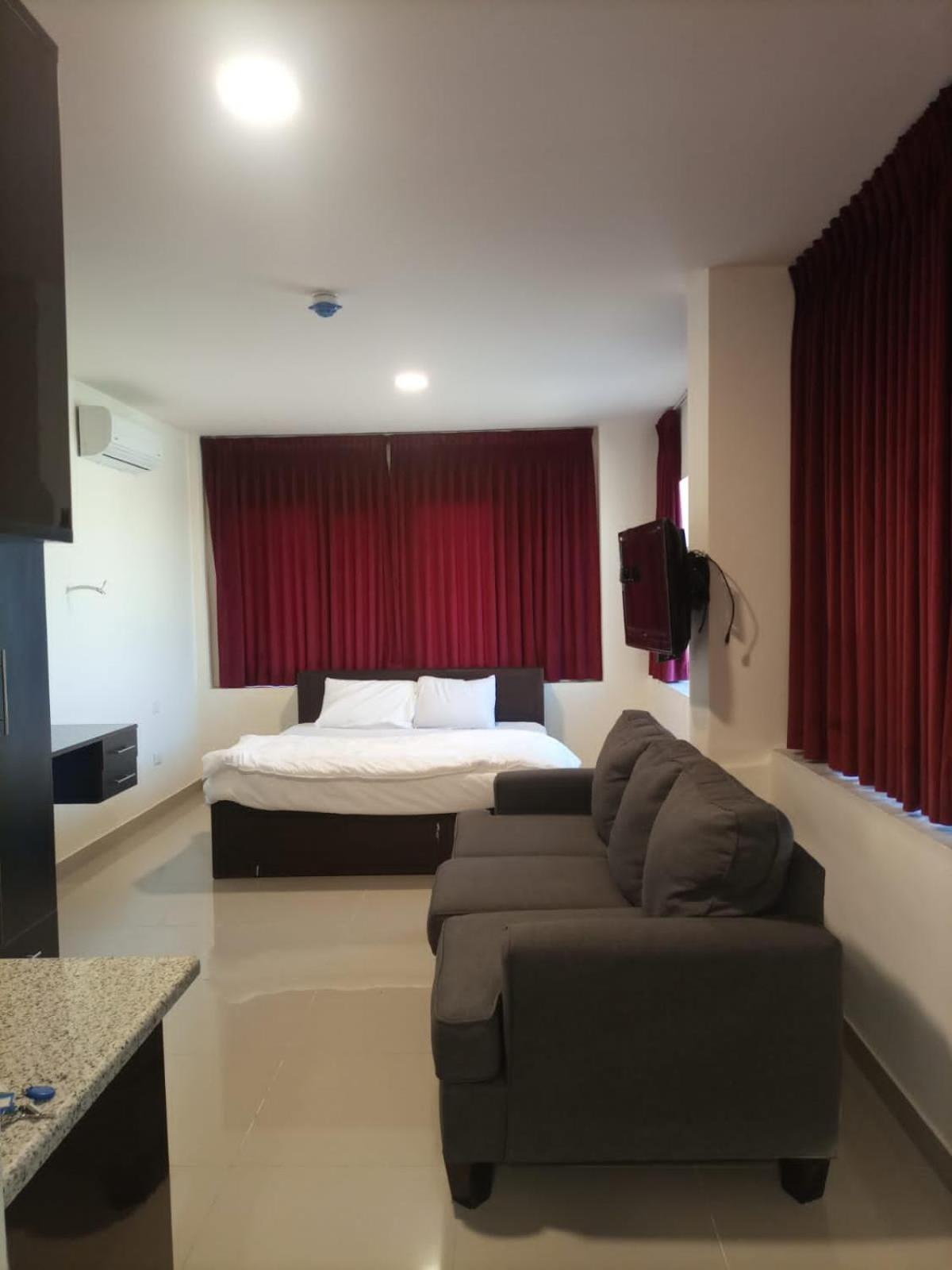 Monument Suites Аман Екстериор снимка
